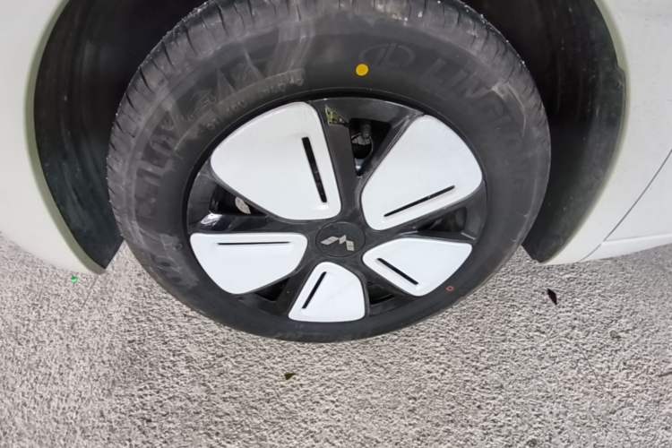 Used Wuling Hongguang MINIEV 2025 Four-Door Version Advanced Edition Left Front Wheel Hub