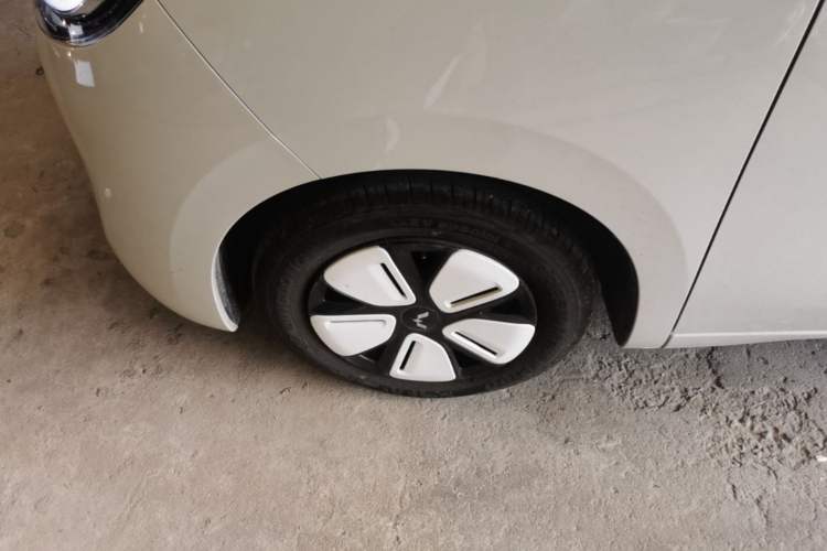 Used Wuling Hongguang MINIEV 2025 Four-Door Version Advanced Edition Left Front Wheel Hub