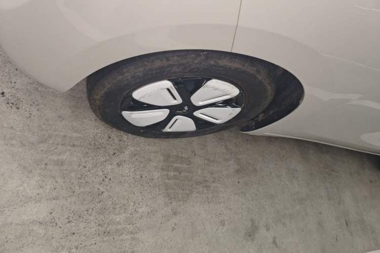 Used Wuling Hongguang MINIEV 2025 Four-Door Version Advanced Edition Left Front Wheel Hub