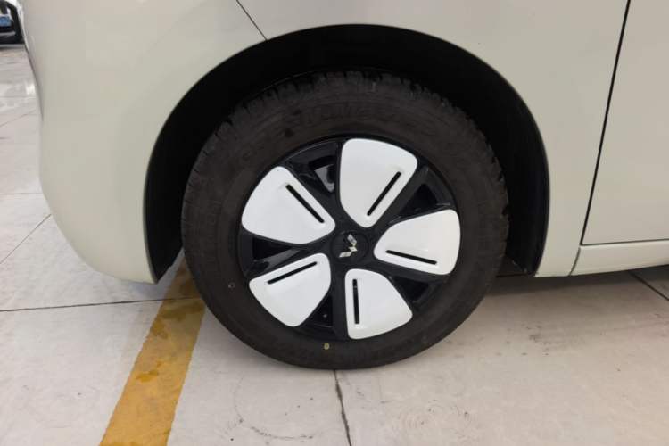 Used Wuling Hongguang MINIEV 2025 Four-Door Version Premium Edition Left Front Wheel Hub
