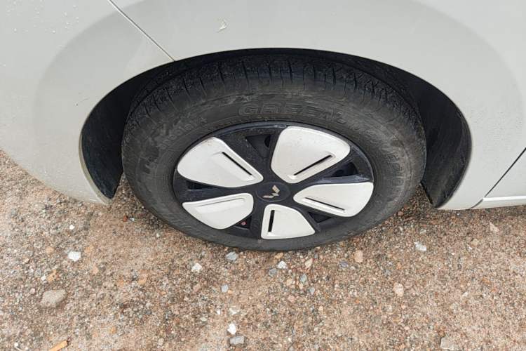 Used Wuling Hongguang MINIEV 2025 Four-Door Version Advanced Edition Left Front Wheel Hub