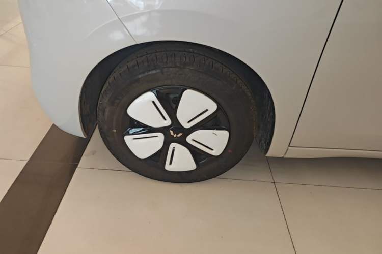 Used Wuling Hongguang MINIEV 2025 Four-Door Version Advanced Edition Left Front Wheel Hub