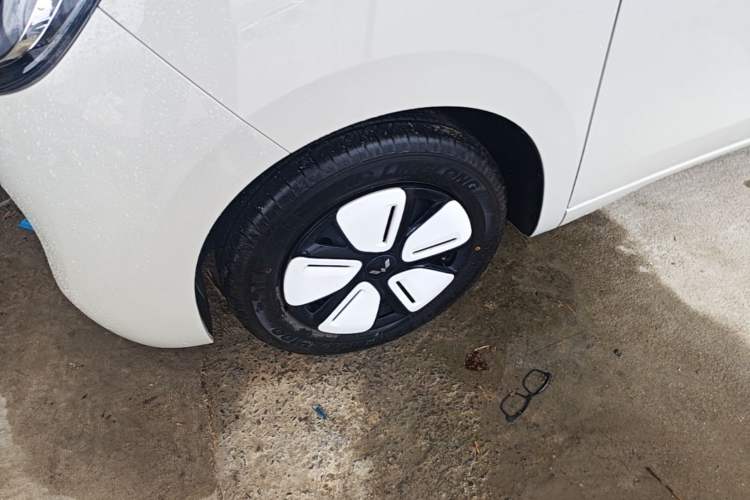 Used Wuling Hongguang MINIEV 2025 Four-Door Version Advanced Edition Left Front Wheel Hub