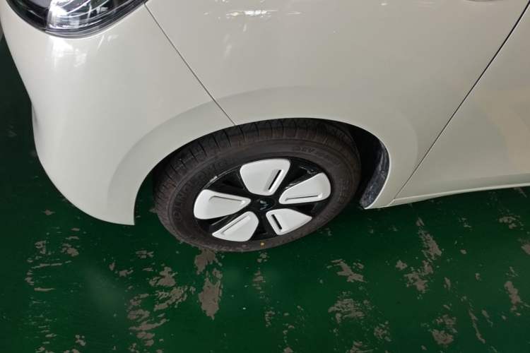 Used Wuling Hongguang MINIEV 2025 Four-Door Version Advanced Edition Left Front Wheel Hub