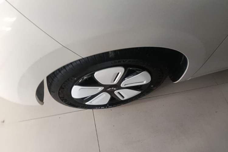 Used Wuling Hongguang MINIEV 2025 Four-Door Version Advanced Edition Left Front Wheel Hub