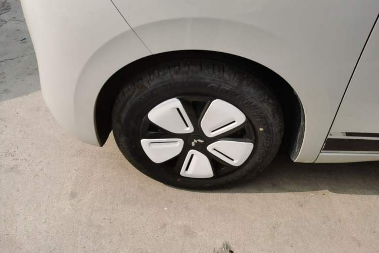 Used Wuling Hongguang MINIEV 2025 Four-Door Version Zhenxiang+ Edition Left Front Wheel Hub