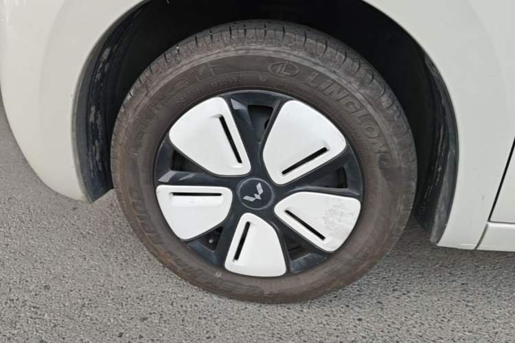 Used Wuling Hongguang MINIEV 2025 Four-Door Version Advanced Edition Left Front Wheel Hub