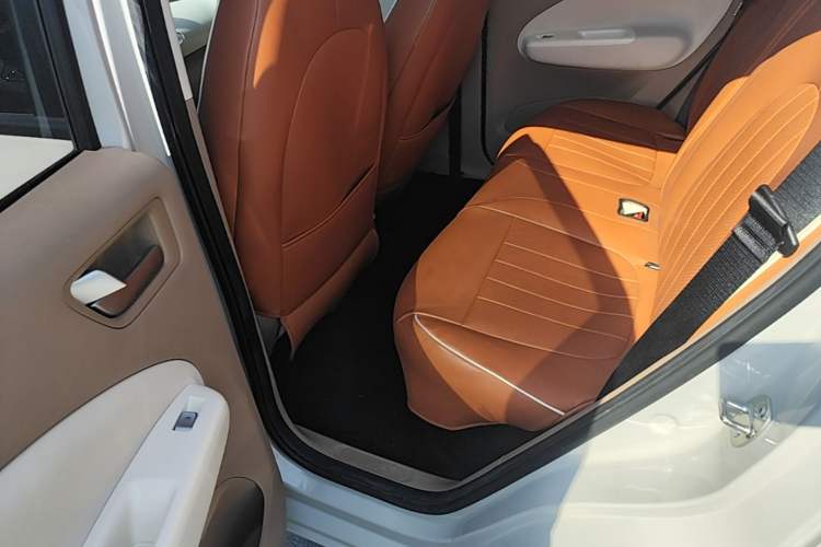 Used Wuling Hongguang MINIEV 2025 Four-Door Version Zhenxiang+ Edition Left Rear Seat