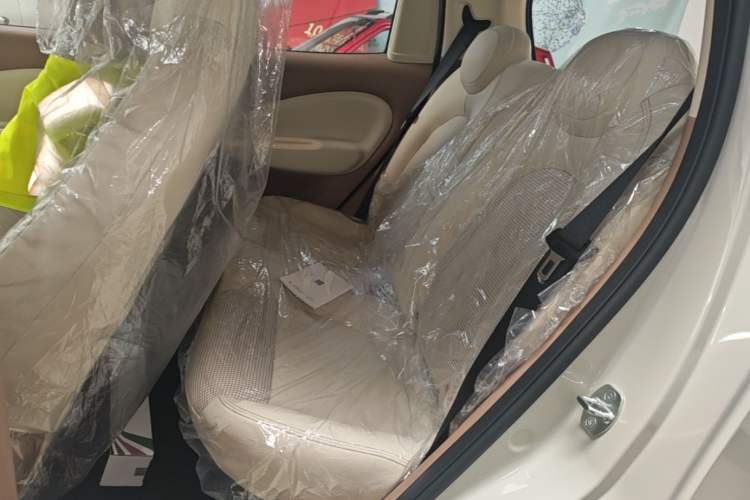 Used Wuling Hongguang MINIEV 2025 Four-Door Version Premium Edition Left Rear Seat