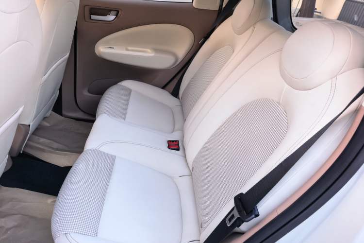 Used Wuling Hongguang MINIEV 2025 Four-Door Version Premium Edition Left Rear Seat