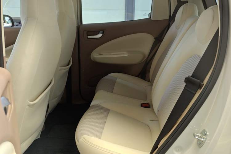Used Wuling Hongguang MINIEV 2025 Four-Door Version Advanced Edition Left Rear Seat