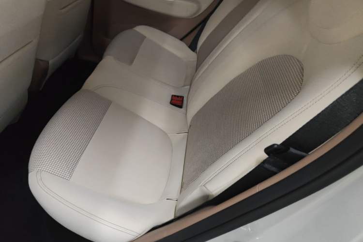 Used Wuling Hongguang MINIEV 2025 Four-Door Version Advanced Edition Left Rear Seat