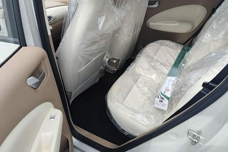 Used Wuling Hongguang MINIEV 2025 Four-Door Version Advanced Edition Left Rear Seat