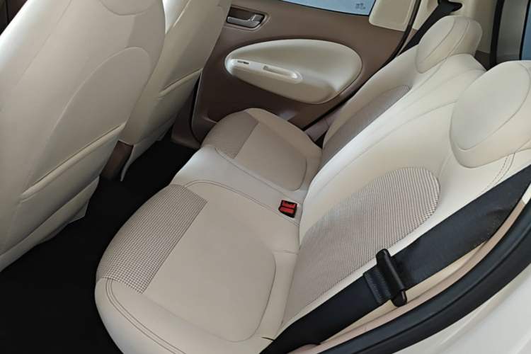 Used Wuling Hongguang MINIEV 2025 Four-Door Version Advanced Edition Left Rear Seat