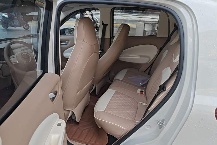 Used Wuling Hongguang MINIEV 2025 Four-Door Version Advanced Edition Left Rear Seat