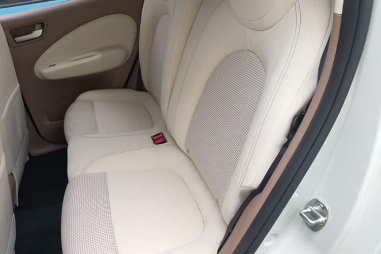 Used Wuling Hongguang MINIEV 2025 Four-Door Version Advanced Edition Left Rear Seat