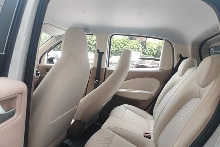 Used Wuling Hongguang MINIEV 2025 Four-Door Version Advanced Edition Left Rear Seat