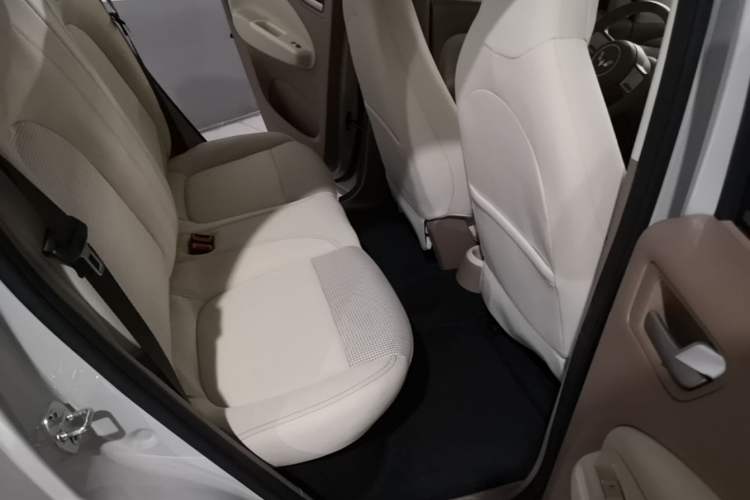 Used Wuling Hongguang MINIEV 2025 Four-Door Version Zhenxiang+ Edition Left Rear Seat