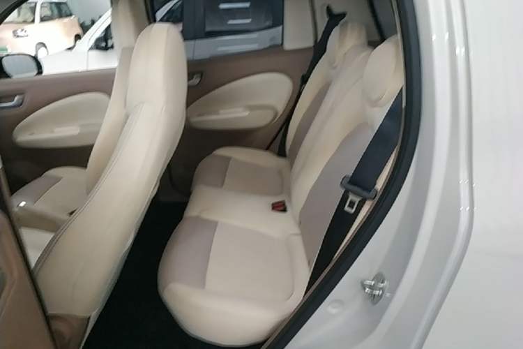 Used Wuling Hongguang MINIEV 2025 Four-Door Version Advanced Edition Left Rear Seat