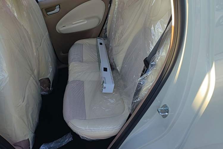Used Wuling Hongguang MINIEV 2025 Four-Door Version Premium Edition Left Rear Seat