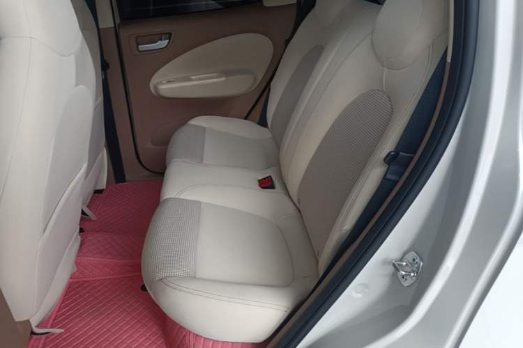 Used Wuling Hongguang MINIEV 2025 Four-Door Version Advanced Edition Left Rear Seat