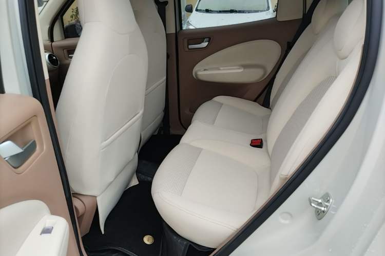 Used Wuling Hongguang MINIEV 2025 Four-Door Version Advanced Edition Left Rear Seat
