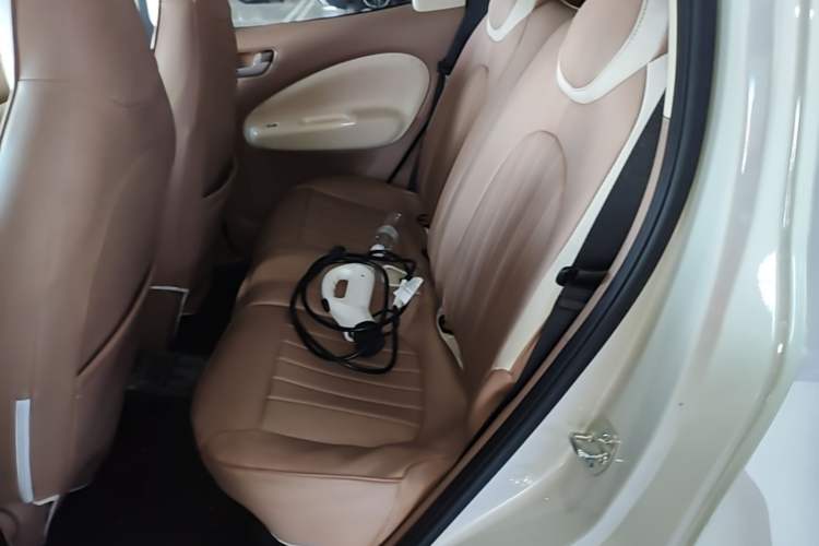 Used Wuling Hongguang MINIEV 2025 Four-Door Version Premium Edition Left Rear Seat
