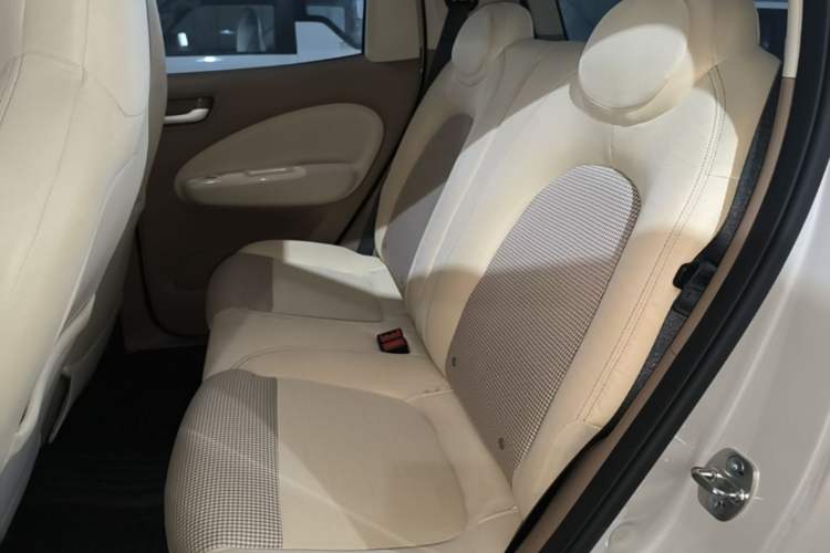 Used Wuling Hongguang MINIEV 2025 Four-Door Version Advanced Edition Left Rear Seat