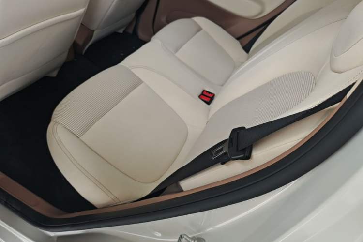 Used Wuling Hongguang MINIEV 2025 Four-Door Version Advanced Edition Left Rear Seat