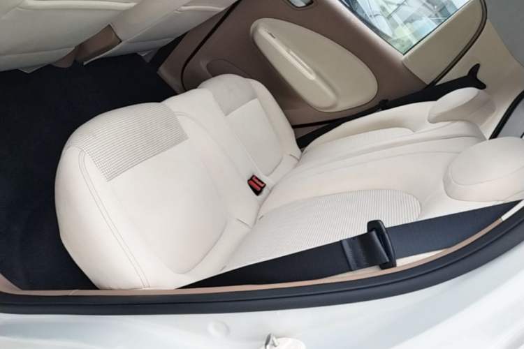 Used Wuling Hongguang MINIEV 2025 Four-Door Version Advanced Edition Left Rear Seat