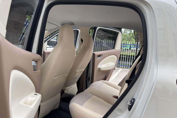 Used Wuling Hongguang MINIEV 2025 Four-Door Version Advanced Edition Left Rear Seat