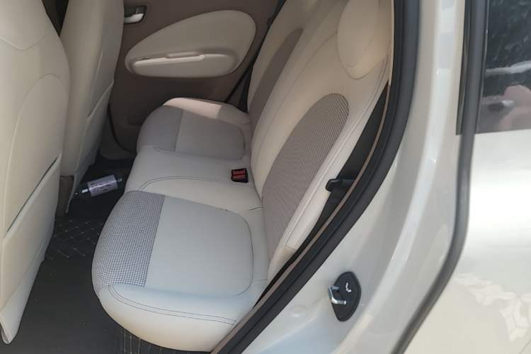 Used Wuling Hongguang MINIEV 2025 Four-Door Version Advanced Edition Left Rear Seat