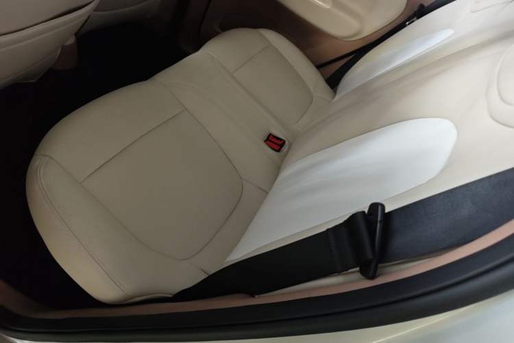 Used Wuling Hongguang MINIEV 2025 Four-Door Version Advanced Edition Left Rear Seat