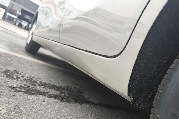 Used Wuling Hongguang MINIEV 2025 Four-Door Version Advanced Edition Left Side Sill
