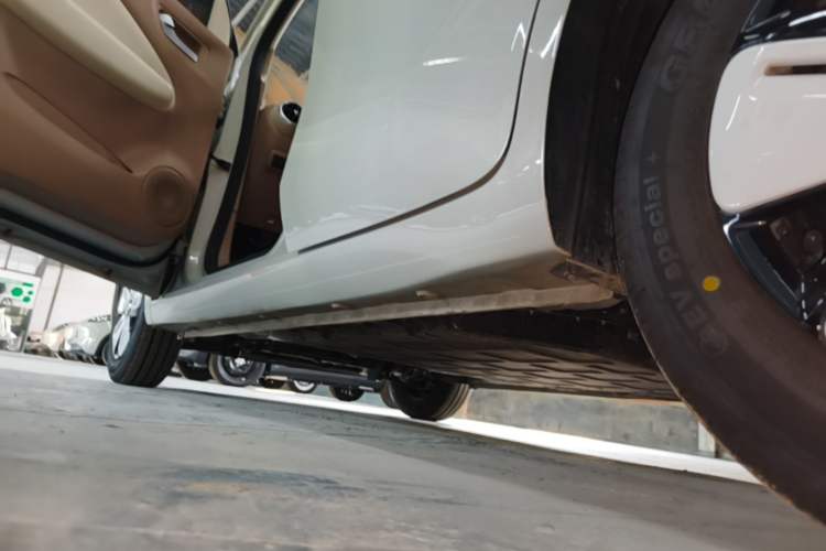 Used Wuling Hongguang MINIEV 2025 Four-Door Version Advanced Edition Left Side Sill