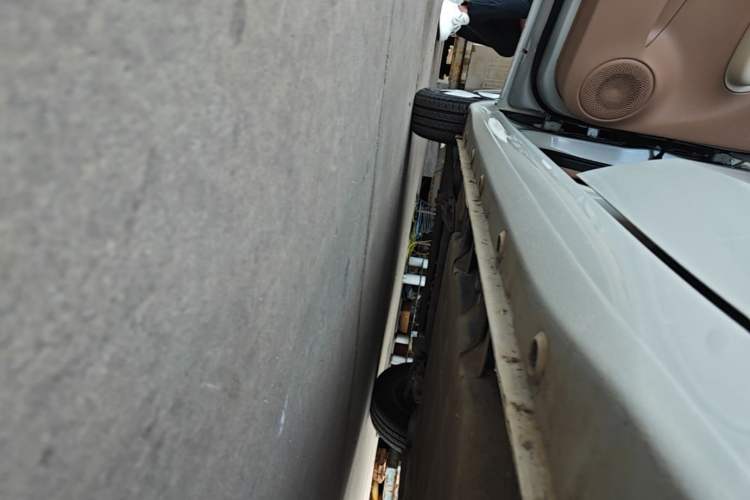 Used Wuling Hongguang MINIEV 2025 Four-Door Version Advanced Edition Left Side Sill