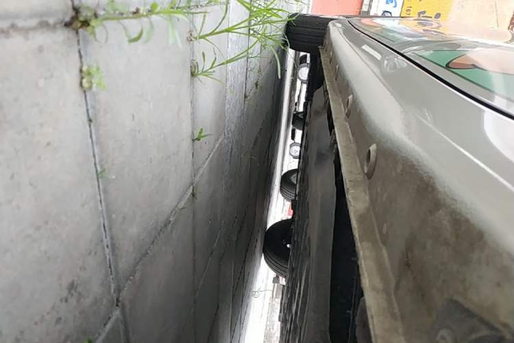 Used Wuling Hongguang MINIEV 2025 Four-Door Version Advanced Edition Left Side Sill