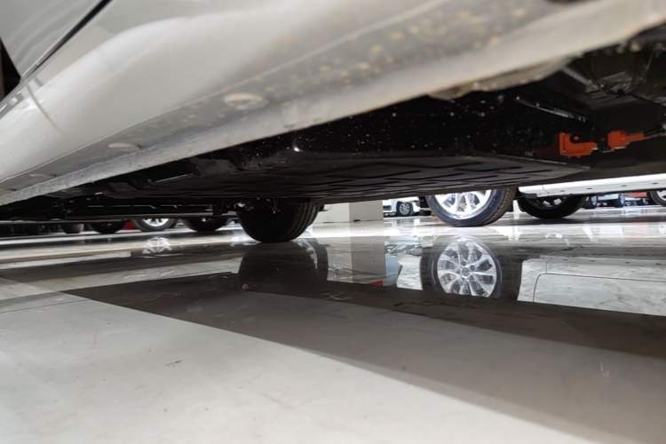 Used Wuling Hongguang MINIEV 2025 Four-Door Version Advanced Edition Left Side Sill