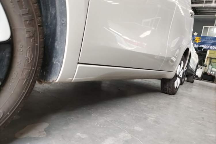 Used Wuling Hongguang MINIEV 2025 Four-Door Version Premium Edition Left Side Sill