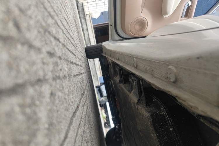 Used Wuling Hongguang MINIEV 2025 Four-Door Version Advanced Edition Left Side Sill