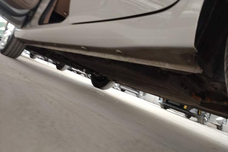 Used Wuling Hongguang MINIEV 2025 Four-Door Version Advanced Edition Left Side Sill