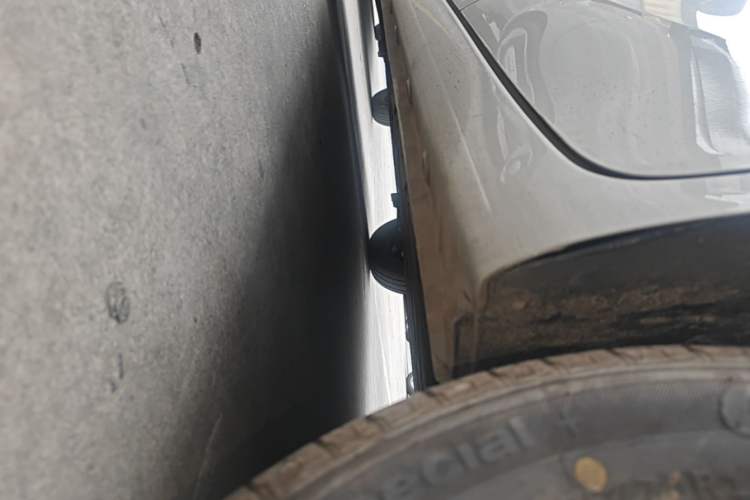 Used Wuling Hongguang MINIEV 2025 Four-Door Version Advanced Edition Left Side Sill