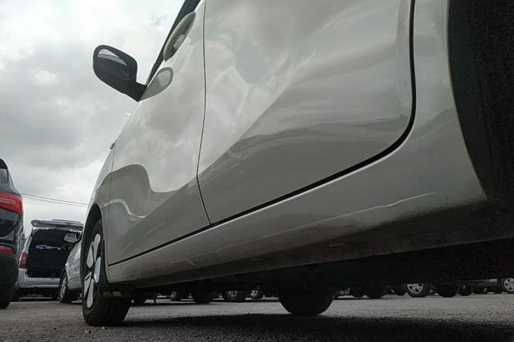 Used Wuling Hongguang MINIEV 2025 Four-Door Version Advanced Edition Left Side Sill