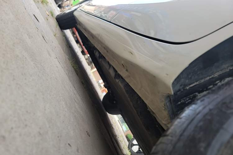 Used Wuling Hongguang MINIEV 2025 Four-Door Version Premium Edition Left Side Sill