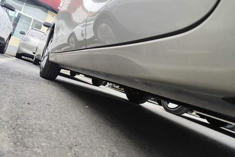 Used Wuling Hongguang MINIEV 2025 Four-Door Version Advanced Edition Left Side Sill