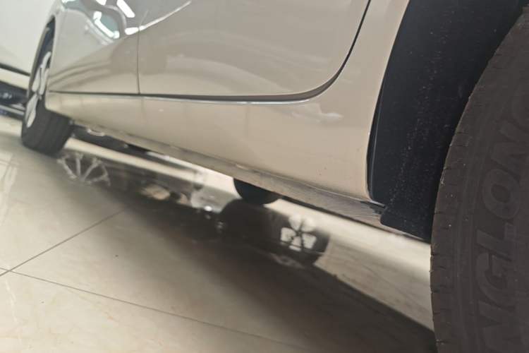 Used Wuling Hongguang MINIEV 2025 Four-Door Version Premium Edition Left Side Sill