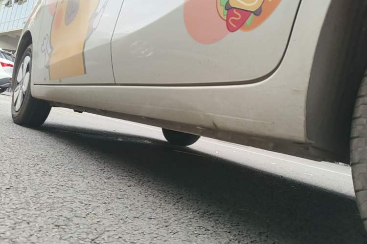 Used Wuling Hongguang MINIEV 2025 Four-Door Version Premium Edition Left Side Sill
