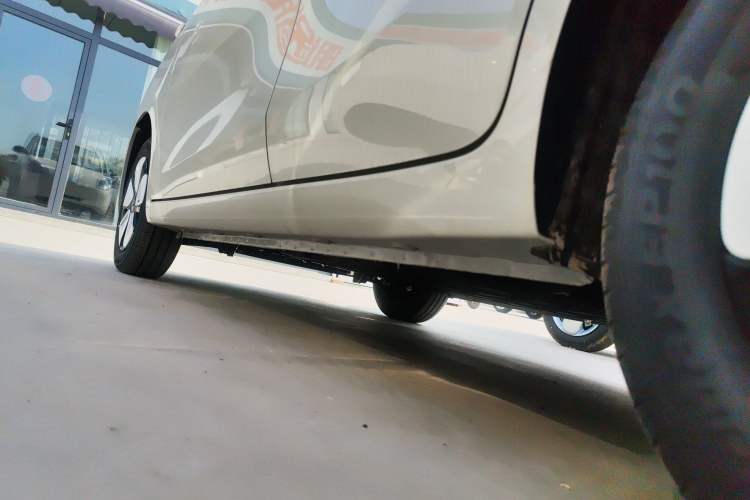 Used Wuling Hongguang MINIEV 2025 Four-Door Version Advanced Edition Left Side Sill