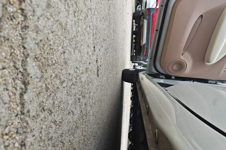 Used Wuling Hongguang MINIEV 2025 Four-Door Version Advanced Edition Left Side Sill