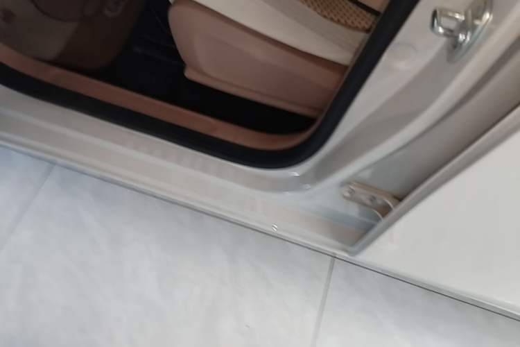 Used Wuling Hongguang MINIEV 2025 Four-Door Version Advanced Edition Left Side Sill